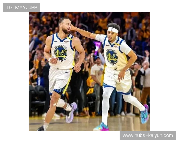 勇士库里在训练赛中尝试超远投篮手感火热迎接截止日